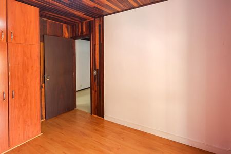 Casa de condomínio para alugar com 352m², 4 quartos e 5 vagas Casa de condomínio para alugar com 352m², 4 quartos e 5 vagasQuarto 1