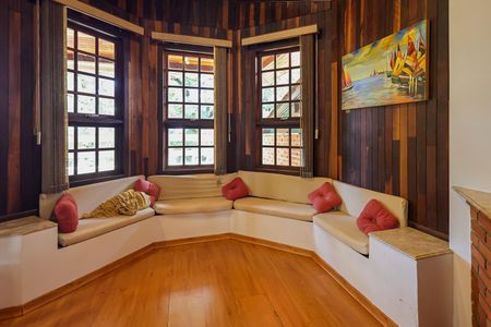 Casa de condomínio para alugar com 352m², 4 quartos e 5 vagas Casa de condomínio para alugar com 352m², 4 quartos e 5 vagasSala da Lareira