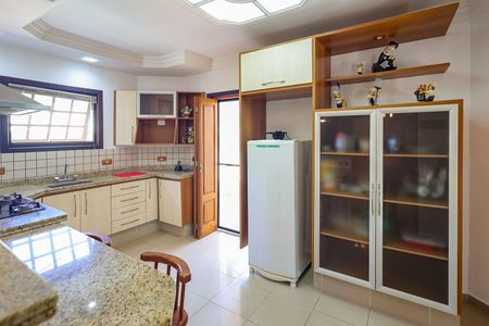 Casa de condomínio para alugar com 352m², 4 quartos e 5 vagas Casa de condomínio para alugar com 352m², 4 quartos e 5 vagasCozinha