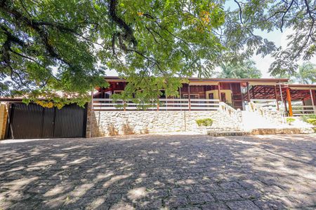 Casa de condomínio para alugar com 352m², 4 quartos e 5 vagas Casa de condomínio para alugar com 352m², 4 quartos e 5 vagasfachada casa