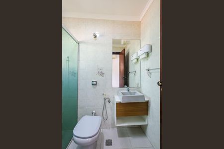 Casa de condomínio para alugar com 352m², 4 quartos e 5 vagas Casa de condomínio para alugar com 352m², 4 quartos e 5 vagasBanheiro da Suíte 2