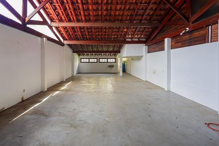 Casa de condomínio para alugar com 352m², 4 quartos e 5 vagas Casa de condomínio para alugar com 352m², 4 quartos e 5 vagasgaragem