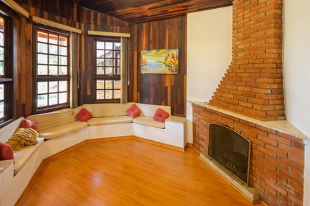 Casa de condomínio para alugar com 352m², 4 quartos e 5 vagas Casa de condomínio para alugar com 352m², 4 quartos e 5 vagasSala da Lareira