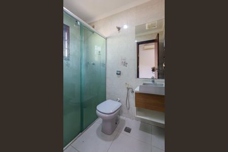 Casa de condomínio para alugar com 352m², 4 quartos e 5 vagas Casa de condomínio para alugar com 352m², 4 quartos e 5 vagasBanheiro da Suíte 2