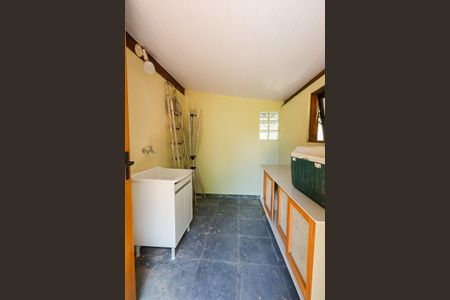 Casa de condomínio para alugar com 352m², 4 quartos e 5 vagas Casa de condomínio para alugar com 352m², 4 quartos e 5 vagasLavanderia