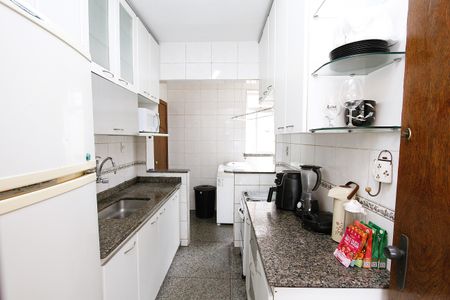Apartamento à venda com 99m², 3 quartos e 2 vagasCozinha
