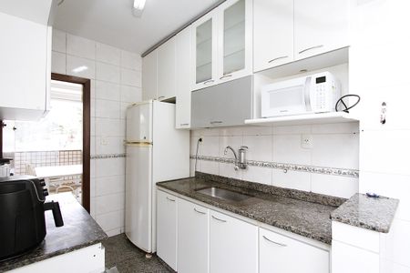 Apartamento à venda com 99m², 3 quartos e 2 vagasCozinha