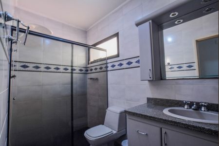 Casa para alugar com 230m², 3 quartos e 3 vagas Casa para alugar com 230m², 3 quartos e 3 vagasBanheiro Corredor