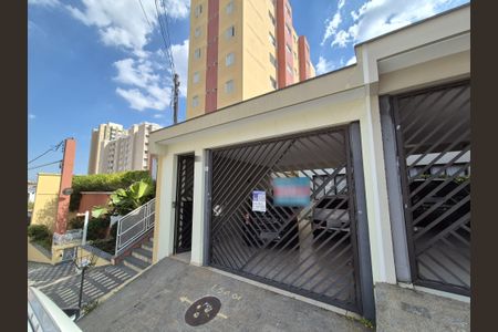 Casa para alugar com 230m², 3 quartos e 3 vagas Casa para alugar com 230m², 3 quartos e 3 vagasFachada