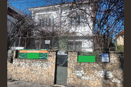 Casa à venda com 52m², 2 quartos e 3 vagas Casa à venda com 52m², 2 quartos e 3 vagasFachada