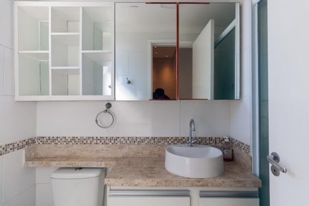 Apartamento à venda com 58m², 2 quartos e 1 vagaBanheiro da Suíte