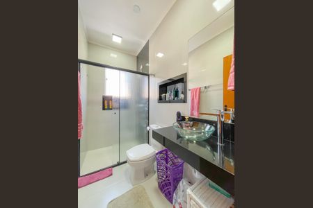 Casa à venda com 173m², 3 quartos e 2 vagasBanheiro 2