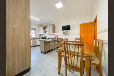 Casa à venda com 173m², 3 quartos e 2 vagasCozinha