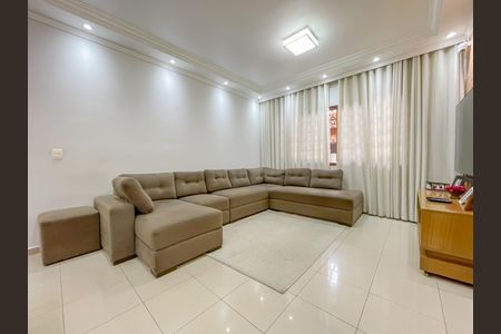 Casa à venda com 173m², 3 quartos e 2 vagasSala