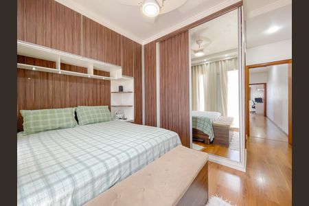 Casa à venda com 173m², 3 quartos e 2 vagasSuíte