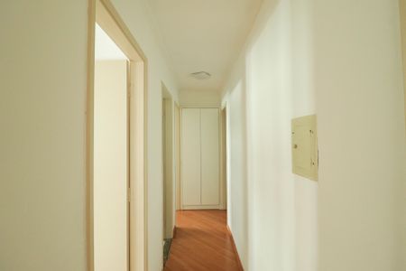 Corredor de apartamento para alugar com 3 quartos, 90m² em Jardim das Laranjeiras, São Paulo