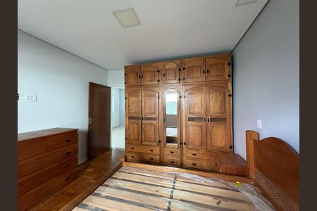 Casa para alugar com 273m², 3 quartos e 5 vagas Casa para alugar com 273m², 3 quartos e 5 vagasQuarto 2