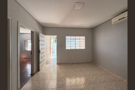 Casa para alugar com 273m², 3 quartos e 5 vagas Casa para alugar com 273m², 3 quartos e 5 vagasSala