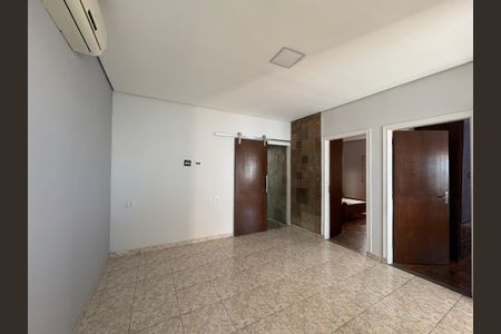 Casa para alugar com 273m², 3 quartos e 5 vagas Casa para alugar com 273m², 3 quartos e 5 vagasSala