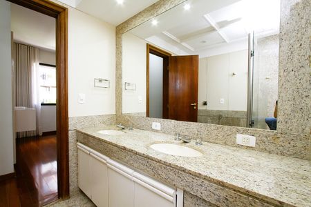 Apartamento para alugar com 185m², 4 quartos e 3 vagasBanheiro da Suíte 4