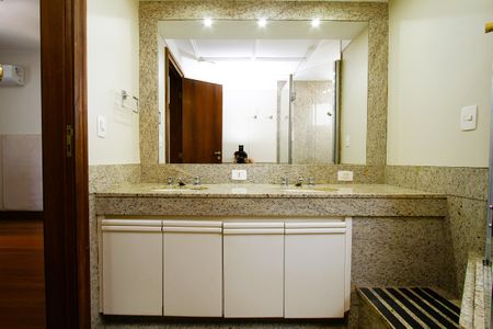 Apartamento para alugar com 185m², 4 quartos e 3 vagasBanheiro da Suíte 4