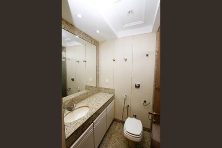 Apartamento para alugar com 185m², 4 quartos e 3 vagasBanheiro da Suíte 2