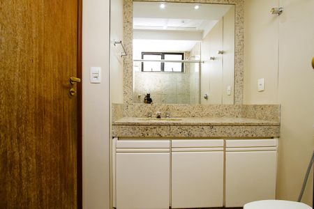 Apartamento para alugar com 185m², 4 quartos e 3 vagasBanheiro da Suíte 2