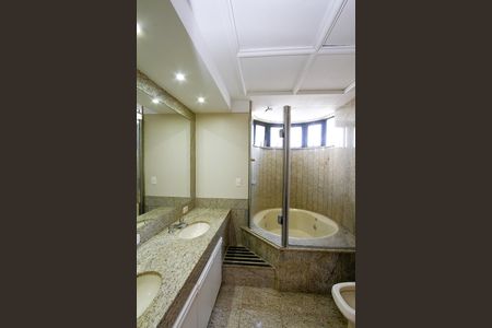 Apartamento para alugar com 185m², 4 quartos e 3 vagasBanheiro da Suíte 4