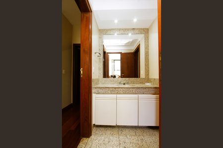 Apartamento para alugar com 185m², 4 quartos e 3 vagasBanheiro suite 1 e 3