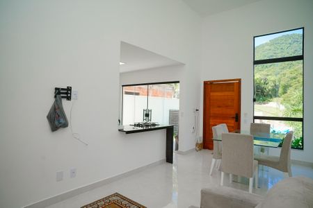 Casa para alugar com 100m², 3 quartos e 1 vaga Casa para alugar com 100m², 3 quartos e 1 vagaSala