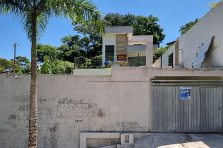 Casa para alugar com 100m², 3 quartos e 1 vaga Casa para alugar com 100m², 3 quartos e 1 vagaFachada