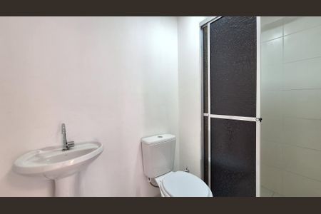 Banheiro de apartamento para alugar com 1 quarto, 30m² em Parque Industrial Tomas Edson, São Paulo, São Paulo