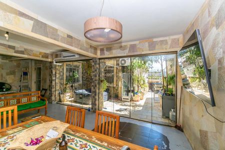 Casa para alugar com 157m², 3 quartos e 6 vagasSala dos fundos