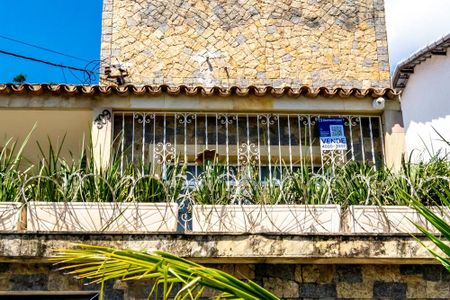 Casa para alugar com 157m², 3 quartos e 6 vagasFachada