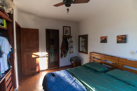 Casa à venda com 245m², 3 quartos e 7 vagas Casa à venda com 245m², 3 quartos e 7 vagasSuíte