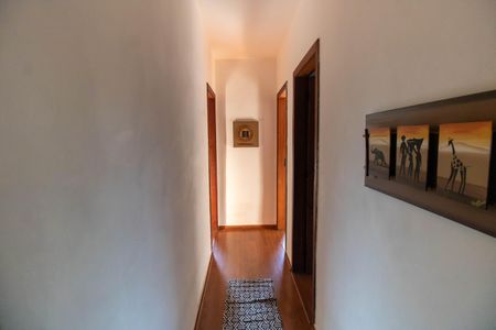 Corredor  de casa à venda com 3 quartos, 523m² em Itaipu, Niterói