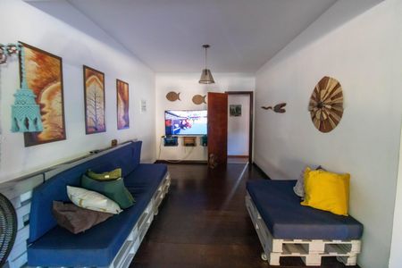 Sala de casa à venda com 3 quartos, 523m² em Itaipu, Niterói