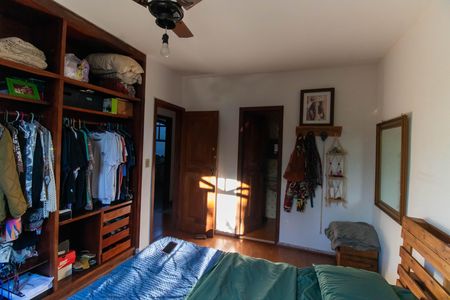 Casa à venda com 245m², 3 quartos e 7 vagas Casa à venda com 245m², 3 quartos e 7 vagasSuíte