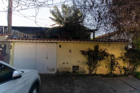 Casa à venda com 245m², 3 quartos e 7 vagas Casa à venda com 245m², 3 quartos e 7 vagasFachada
