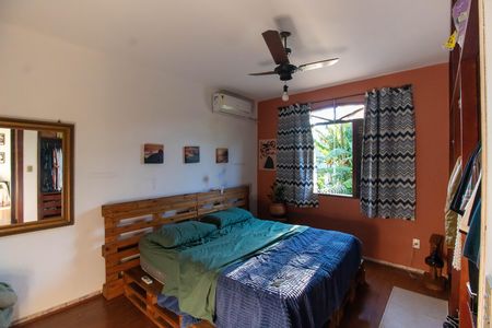 Casa à venda com 245m², 3 quartos e 7 vagas Casa à venda com 245m², 3 quartos e 7 vagasSuíte