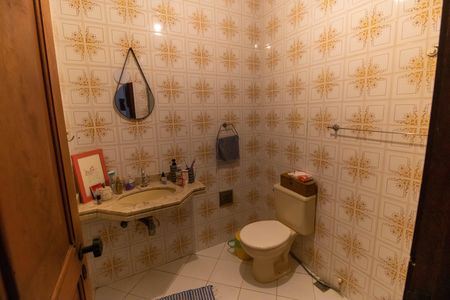 Casa à venda com 245m², 3 quartos e 7 vagas Casa à venda com 245m², 3 quartos e 7 vagasBanheiro Social