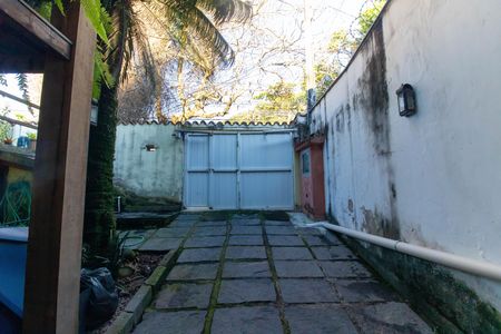 Casa à venda com 245m², 3 quartos e 7 vagas Casa à venda com 245m², 3 quartos e 7 vagasÁrea externa