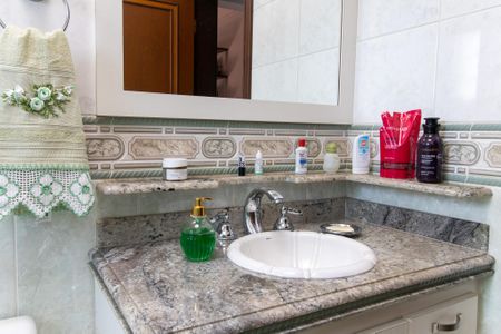 Casa à venda com 430m², 4 quartos e 4 vagasBanheiro da Suíte 2