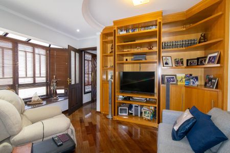 Casa à venda com 430m², 4 quartos e 4 vagasSala de TV