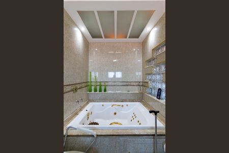 Casa à venda com 430m², 4 quartos e 4 vagasBanheiro da Suíte 1