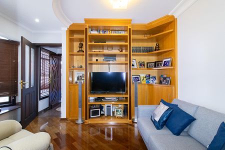 Casa à venda com 430m², 4 quartos e 4 vagasSala de TV