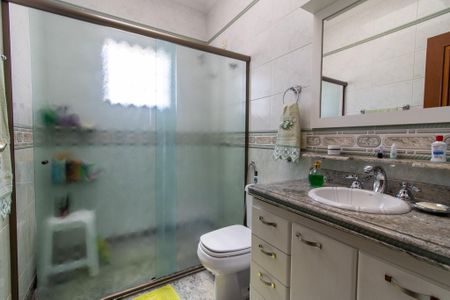 Casa à venda com 430m², 4 quartos e 4 vagasBanheiro da Suíte 2