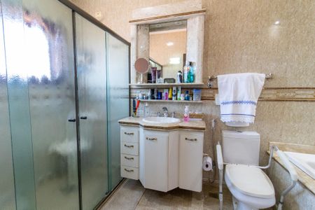 Casa à venda com 430m², 4 quartos e 4 vagasBanheiro da Suíte 1