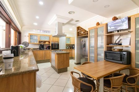 Casa à venda com 430m², 4 quartos e 4 vagasCozinha
