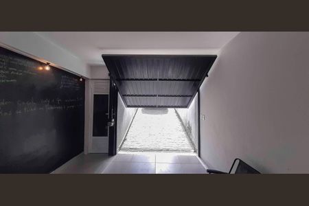 Casa de condomínio à venda com 102m², 2 quartos e 4 vagas